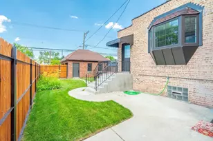 7137 N Francisco Ave, Chicago, IL 60645 - Photo 5