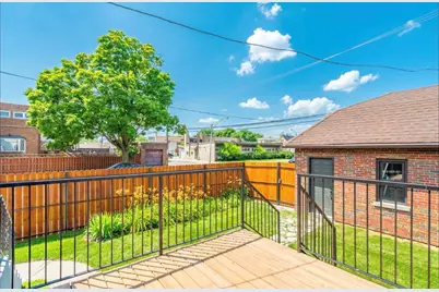 7137 N Francisco Avenue, Chicago, IL 60645 - Photo 9