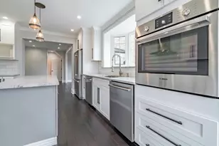 7137 N Francisco Ave, Chicago, IL 60645 - Photo 11