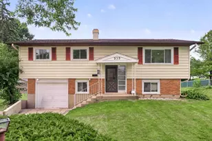 535 Edgemont Ln, Hoffman Estates, IL 60169 - Photo 1