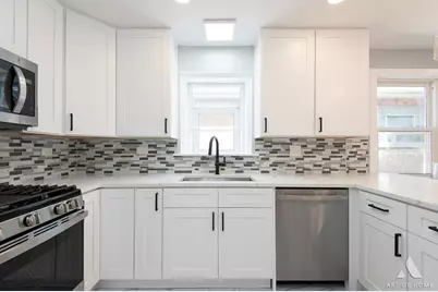 8834 S Oglesby Avenue, Chicago, IL 60617 - Photo 9