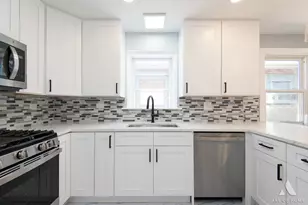 8834 S Oglesby Ave, Chicago, IL 60617 - Photo 9