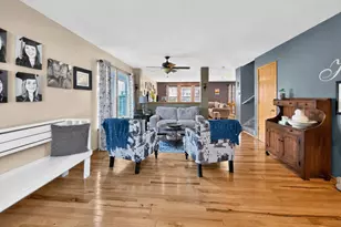 909 Walnut Dr, Kirkland, IL 60146 - Photo 3