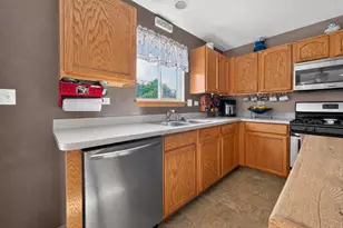 909 Walnut Dr, Kirkland, IL 60146 - Photo 13