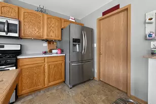 909 Walnut Dr, Kirkland, IL 60146 - Photo 11