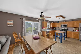 909 Walnut Dr, Kirkland, IL 60146 - Photo 7