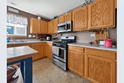 909 Walnut Drive, Kirkland, IL 60146 - Photo 9