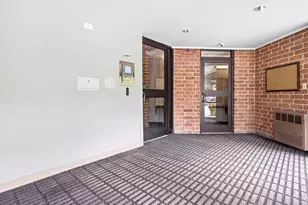 75 Kristin Cir, Schaumburg, IL 60195 - Photo 3