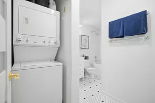 75 Kristin Cir, Schaumburg, IL 60195 - Photo 17