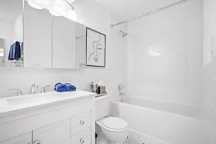 75 Kristin Cir, Schaumburg, IL 60195 - Photo 15