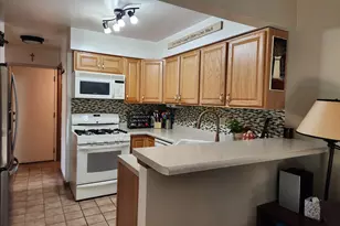 1349 Queensgreen Cir, Naperville, IL 60563 - Photo 7