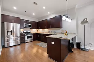 2811 N Bell Ave, Chicago, IL 60618 - Photo 11