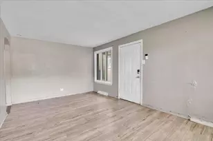 9302 S Rhodes Ave, Chicago, IL 60619 - Photo 15