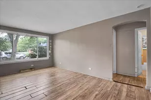 9302 S Rhodes Ave, Chicago, IL 60619 - Photo 3