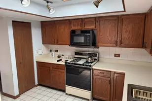 4125 W 93rd Pl, Oak Lawn, IL 60453 - Photo 7