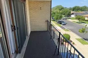 4125 W 93rd Pl, Oak Lawn, IL 60453 - Photo 9