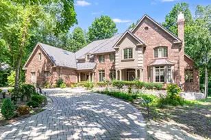 818 Fox Glen Dr, Saint Charles, IL 60174 - Photo 1