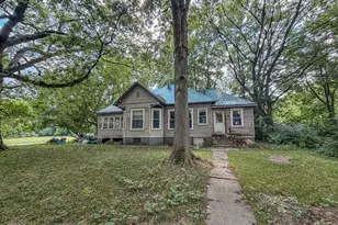 364 E Franklin St, Bement, IL 61813 - Photo 5