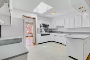9712 S Kolmar Ave, Oak Lawn, IL 60453 - Photo 5