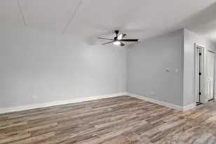586 Fairway View Dr, Wheeling, IL 60090 - Photo 5