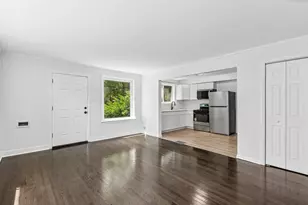 10145 S Bensley Ave, Chicago, IL 60617 - Photo 5