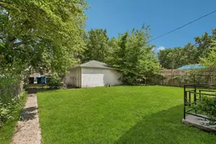 10145 S Bensley Ave, Chicago, IL 60617 - Photo 19
