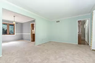 34 Chiswick Cir, Bloomington, IL 61704 - Photo 5