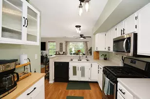 299 Ashbury Ln W, Roselle, IL 60172 - Photo 11