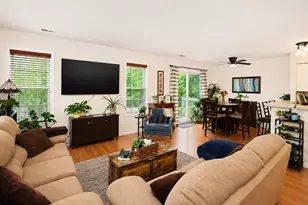 299 Ashbury Ln W, Roselle, IL 60172 - Photo 5