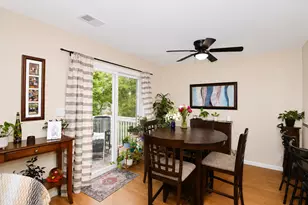 299 Ashbury Ln W, Roselle, IL 60172 - Photo 7
