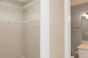 299 Ashbury Ln W, Roselle, IL 60172 - Photo 17