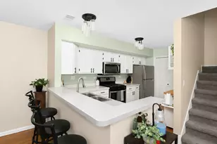 299 Ashbury Ln W, Roselle, IL 60172 - Photo 9