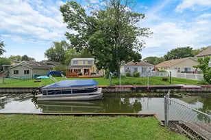 28 Lakeside Ln, Fox Lake, IL 60020 - Photo 5