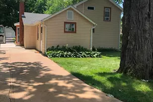 219 W 4th St, Pecatonica, IL 61063 - Photo 3