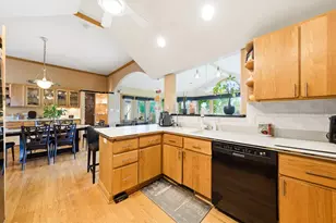 130 Surrey Ln, Burr Ridge, IL 60527 - Photo 15