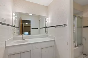 2250 White Oak Dr, Northbrook, IL 60062 - Photo 23