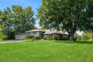 2250 White Oak Dr, Northbrook, IL 60062 - Photo 5