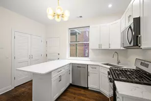 1338 W Hollywood Ave, Chicago, IL 60660 - Photo 3