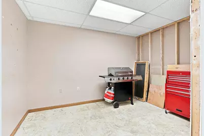 1698 Iowa Street, Leclaire, IA 52753 - Photo 29