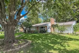 910 Maplepark Dr, Champaign, IL 61821 - Photo 3