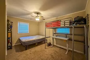 910 Maplepark Dr, Champaign, IL 61821 - Photo 11