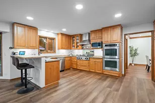 17W210 Massel Ct, Bensenville, IL 60106 - Photo 9
