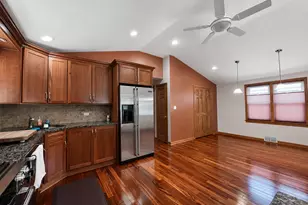 10206 S Fairfield Ave, Chicago, IL 60655 - Photo 5