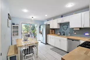 74 Silver Tree Cir, Cary, IL 60013 - Photo 7