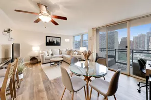 30 E Elm St, Chicago, IL 60611 - Photo 3