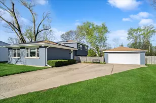 1230 Greenwood Ct, Deerfield, IL 60015 - Photo 1