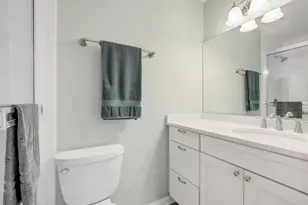 517 Renn Ct, Wheaton, IL 60187 - Photo 17