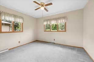 209 Alfred Dr, Sycamore, IL 60178 - Photo 15