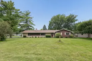 209 Alfred Dr, Sycamore, IL 60178 - Photo 1
