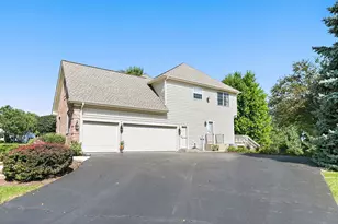 1204 Lorden Ct, Cary, IL 60013 - Photo 3